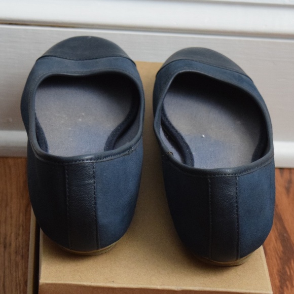 Old Navy Women's Navy Cap-Toe Flats - Size 8 - Picture 2 of 7